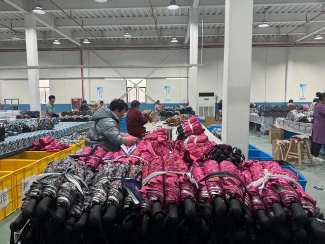 新鄉縣農村致富探索路 小傘撐起大產業，戶外用品銷售拓寬增收渠道